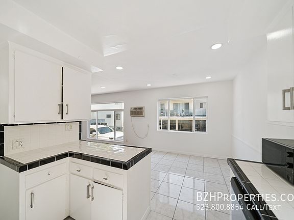 5th image of 7705 Romaine St APT 3