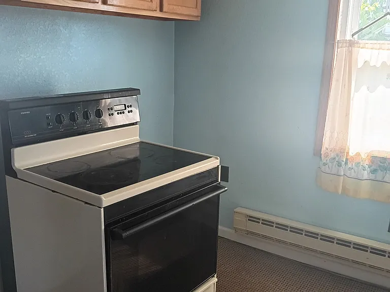 202 E Cedar St — Photo 1