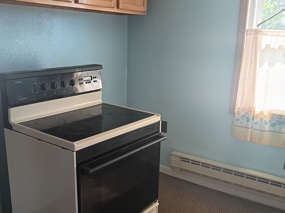 1st image of 202 E Cedar St