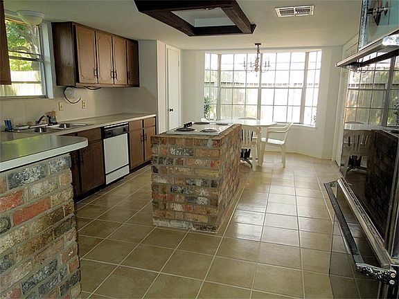 5th image of 15919 Walnut Wood Dr