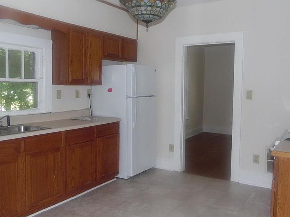 4th image of 1258 Oak Ave
