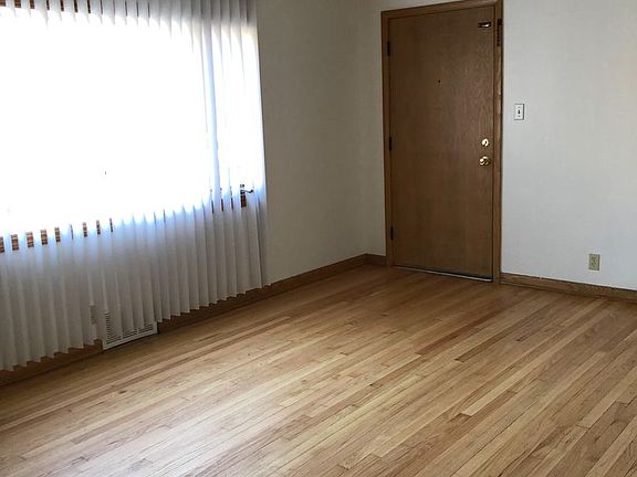 3rd image of 3421 N Oakland Ave #4