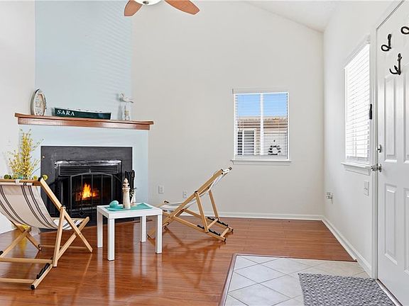 2nd image of 835 Little Bay Ave APT E