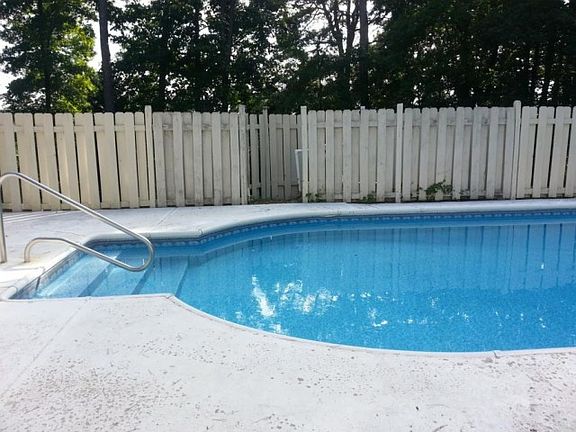 3rd image of 8602 Glenaire Dr