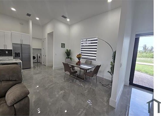 5th image of 1120 NW 31st Pl