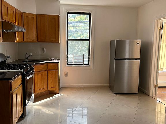 3rd image of 45-15 Parsons Blvd Floor 2