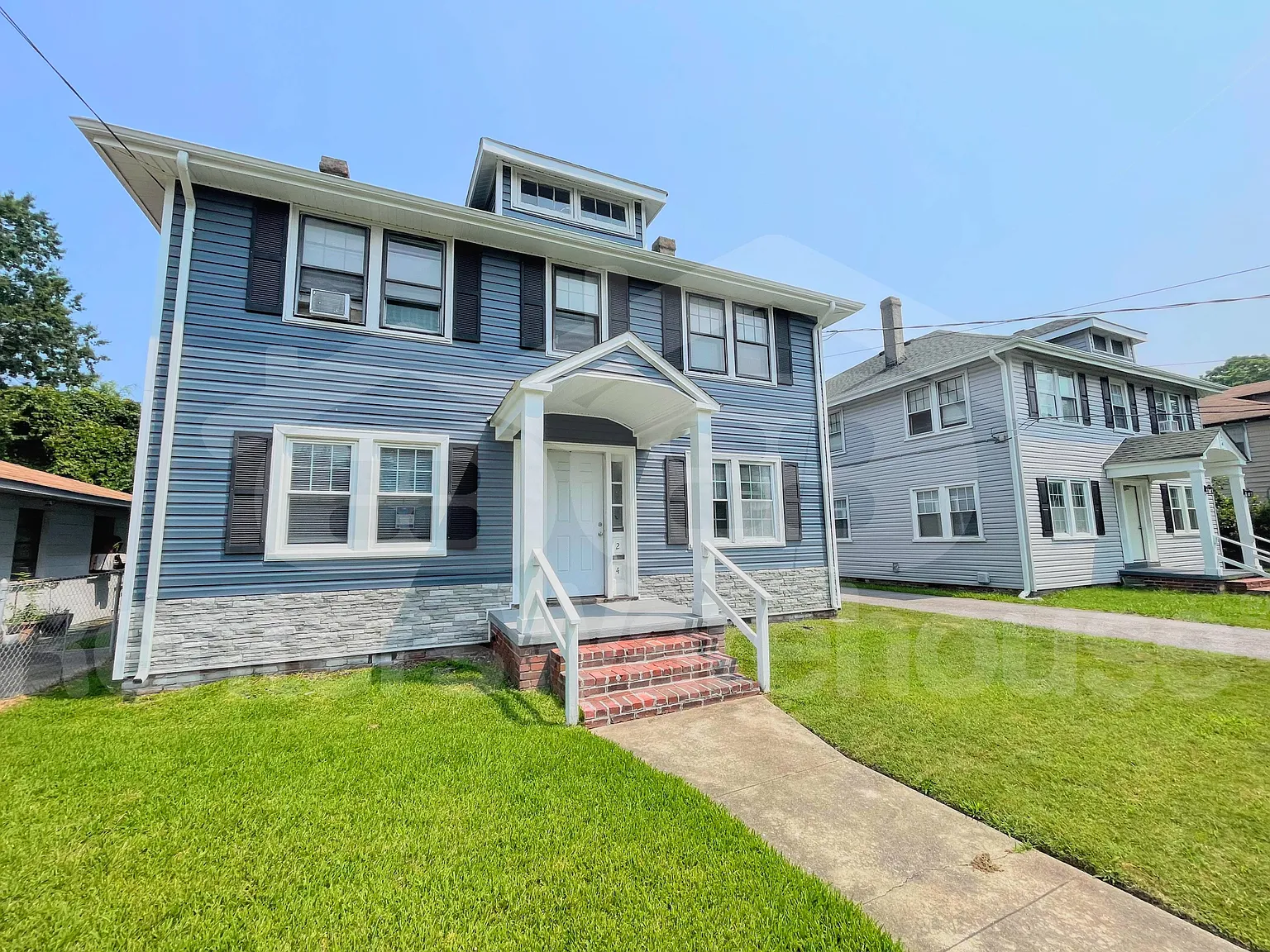Great First Floor Unit! — Photo 2