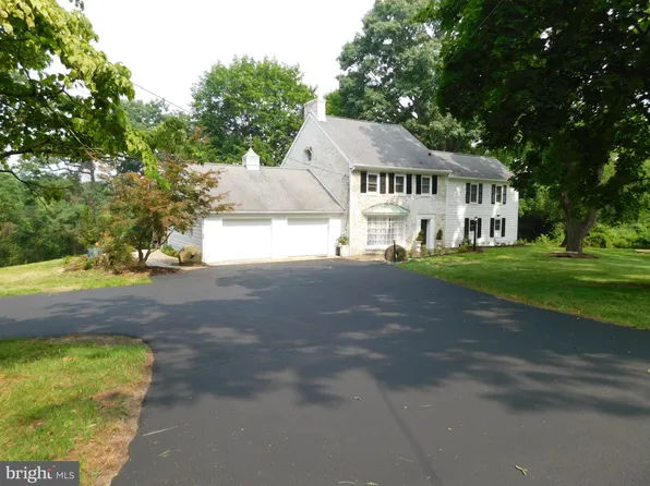47 Woodstock Rd, Fayetteville, PA 17222
