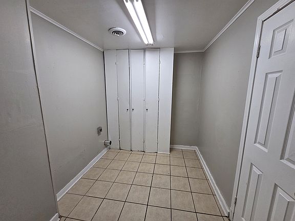 5th image of 3021 Ashwood St