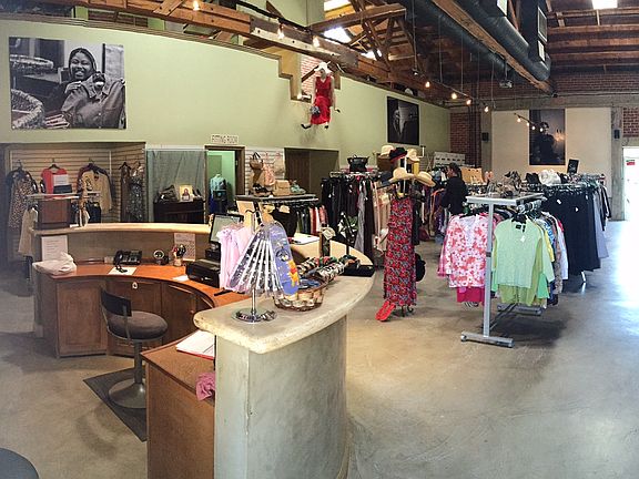 4th image of 10813 Crenshaw Blvd