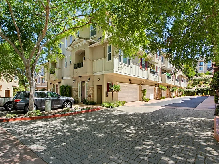 2115 Cosmo Way — Photo 34