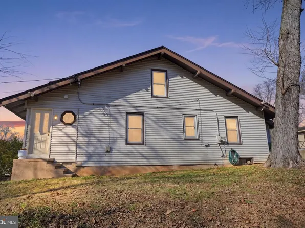 4400 Newportville Rd, Levittown, PA 19056