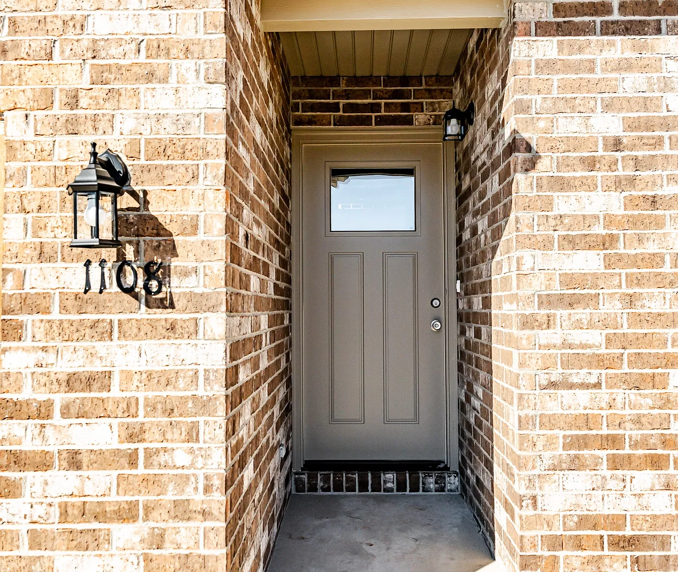 3 bed, $1,800 — Photo 2