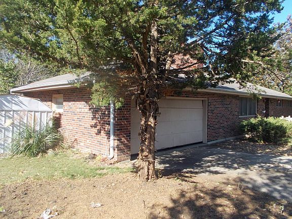 4th image of 704 N College St