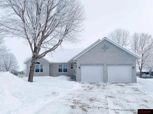 1114 9th St, Gaylord, MN 55334