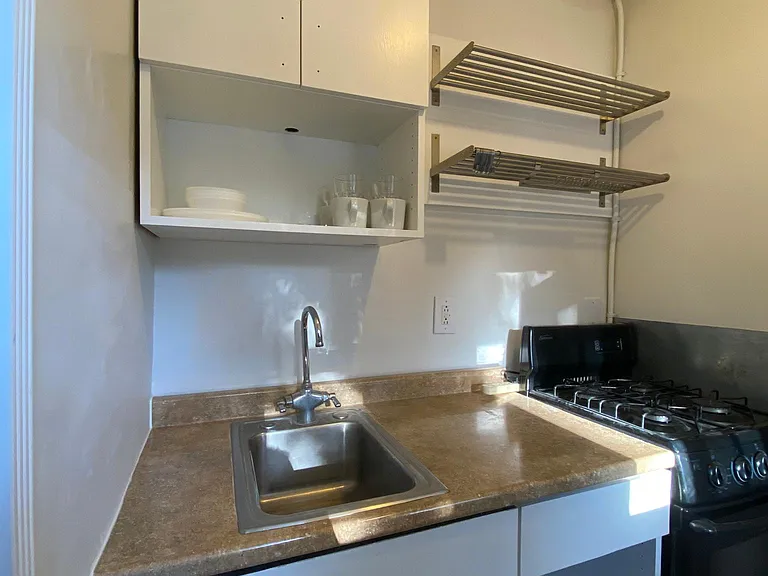 485 Lewis St — Photo 13