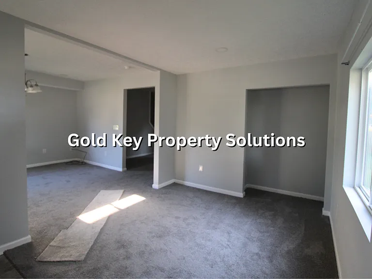 508 W Monroe St — Photo 5