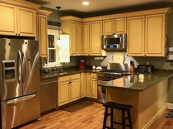 4th image of 279 Le Village Dr