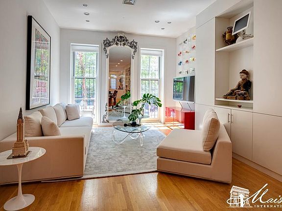 3rd image of 413 W 21st St