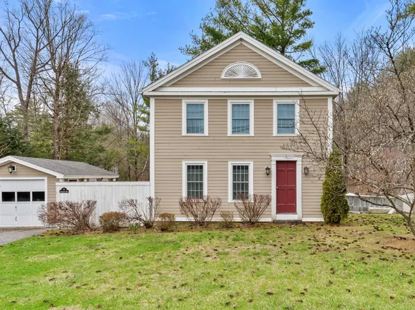 9 Interlaken Rd, Stockbridge, MA 01262