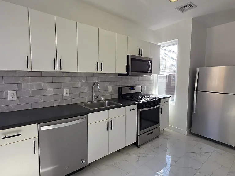 6 50th St #3 — Photo 15
