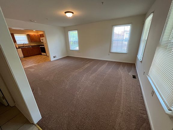 3rd image of 105 E Park Pl