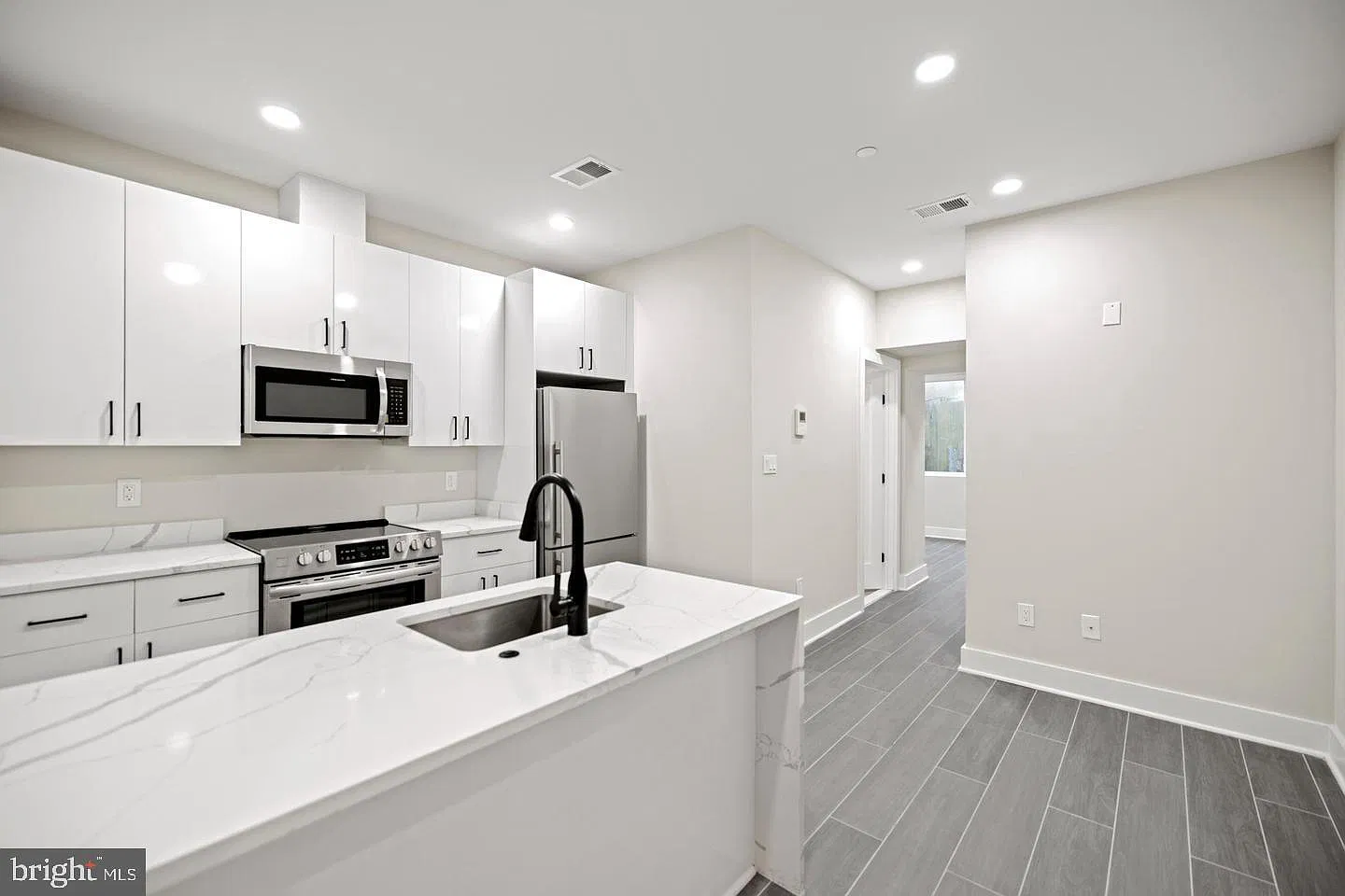 824 18th St NE — Photo 4
