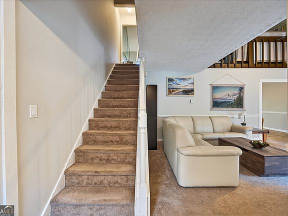 5th image of 840 Brandy Oaks Ln