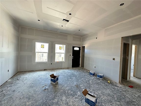 4th image of 12 Devonshire Ln