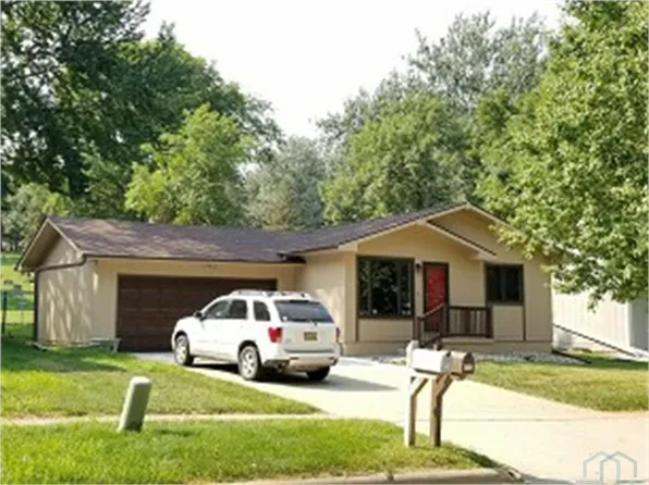 4412 Applewood Ave, Sioux City, IA 51106