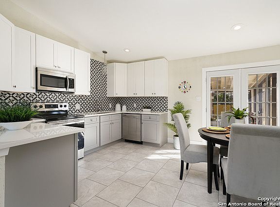 5th image of 444 E Rampart Dr