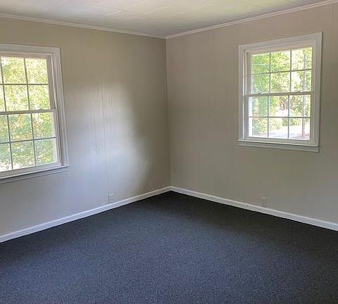 4th image of 900B Henry St