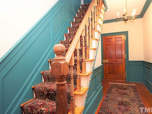 2nd image of 206 Boyd St
