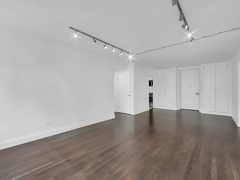155 W 70th St #11C — Photo 5