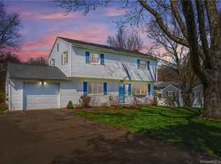 12 Schoolhouse Dr, Danbury, CT 06811