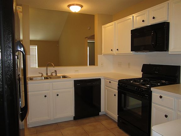 4th image of 7919 Fall Glen Dr