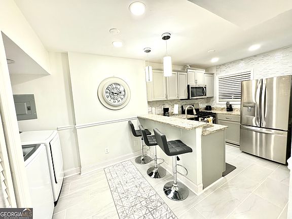3rd image of 130 Governors Dr