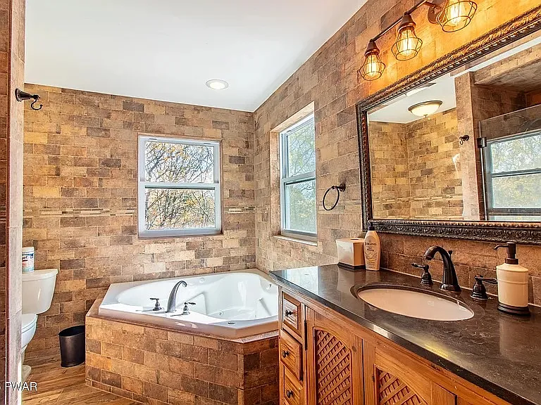 111 Woodcrest Dr — Photo 16