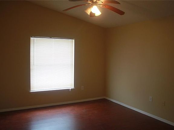 5th image of 1317 Heather Lake Dr