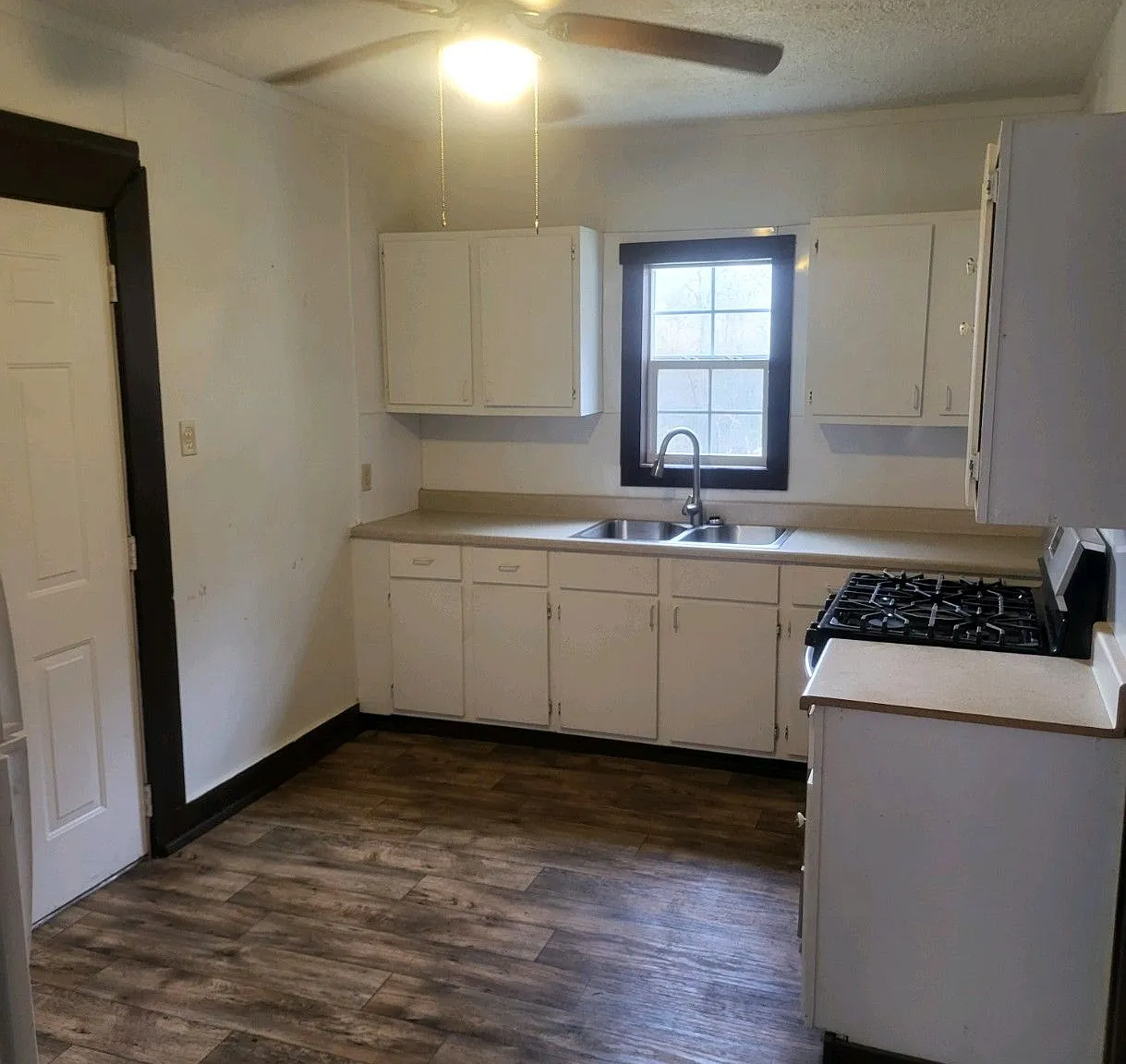 2 bed, 1.0 bath, 1192 sqft, $1,000 — Photo 2
