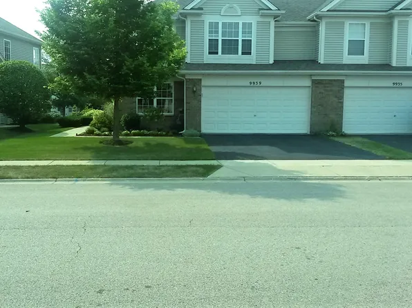9939 Wakefield Ln, Huntley, IL 60142