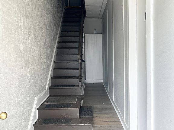 2nd image of 611 E Market St APT 1