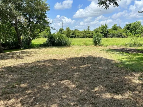 8729 Cloverdale St, Beaumont, TX 77705