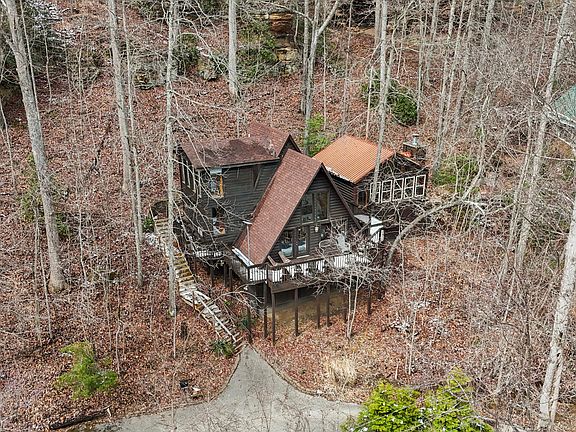 3rd image of 51 Debbie Ln