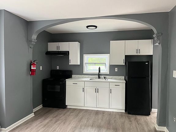 2nd image of 7 Circle Dr APT 2