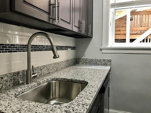 3rd image of 1108 W Glenlake Ave