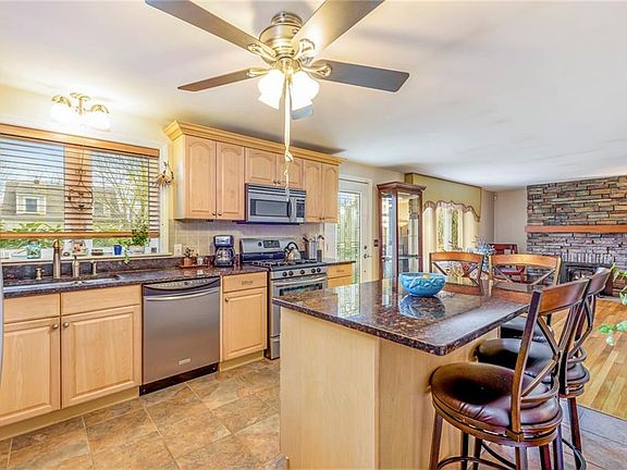 4th image of 25 Palm Beach Ave