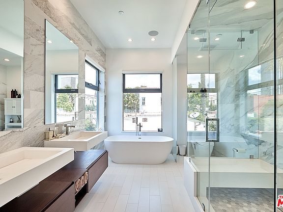 5th image of 909 S Curson Ave