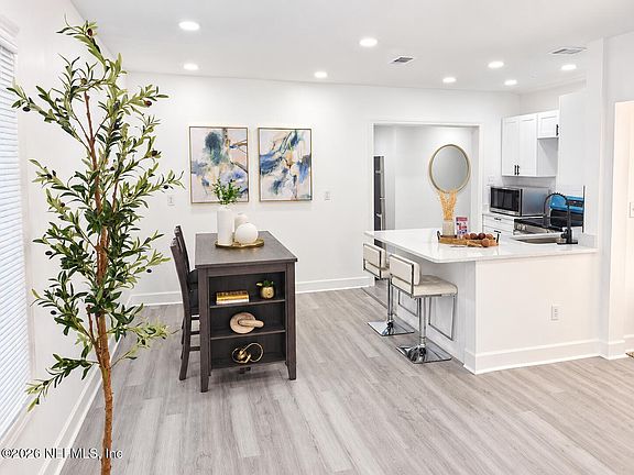 4th image of 628 E 59TH Street