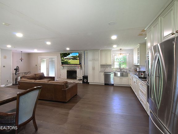 4th image of 3718 Cherrylog Rd